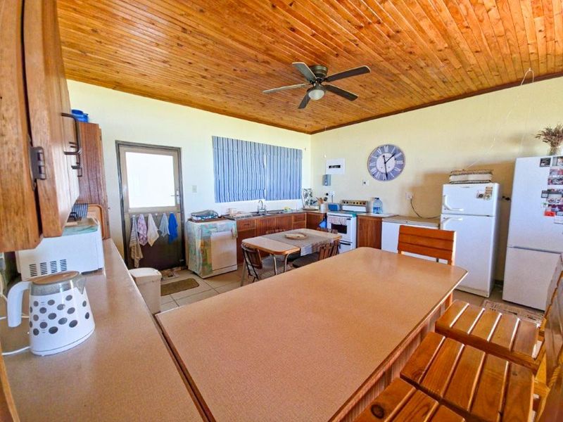 Beachfront bliss - Unmatched beachfront living awaits! - Photo 10