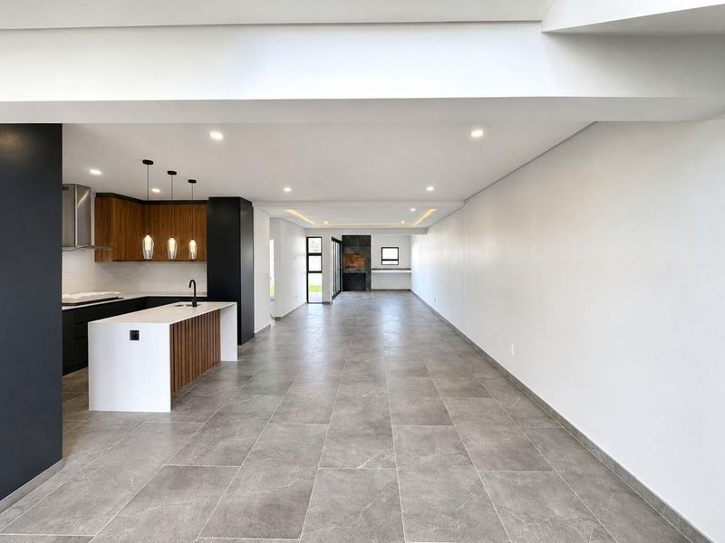 Brand new modern family home - Photo 4