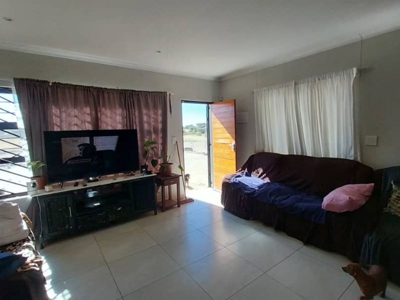 Charming 3-Bedroom Gem with 2 Baths Awaits You - Photo 4