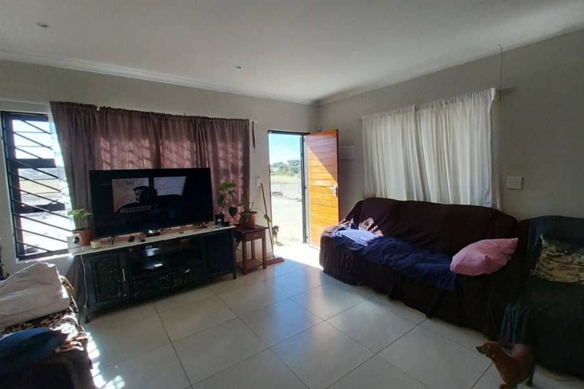 Charming 3-Bedroom Gem with 2 Baths Awaits You - Photo 4