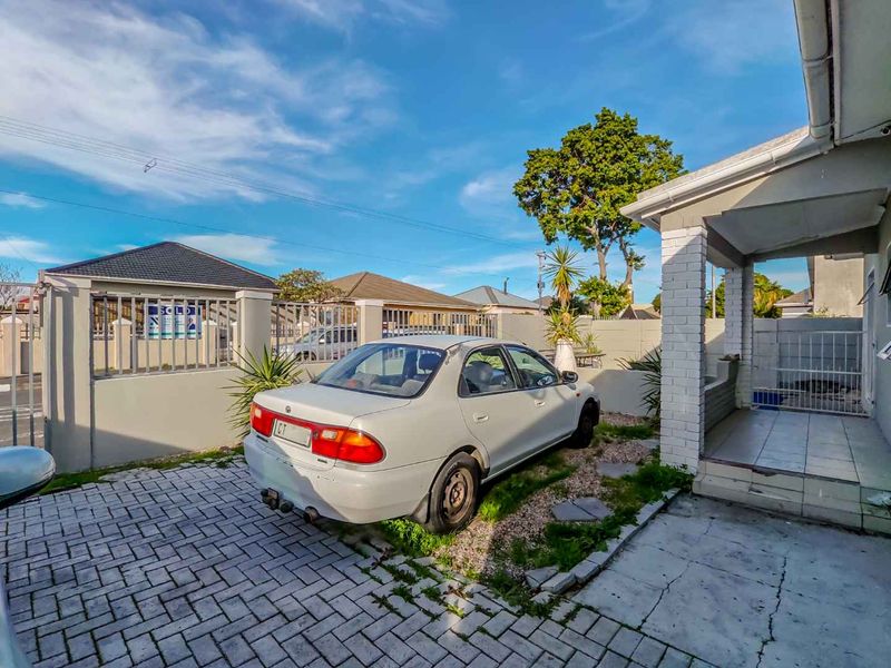 Fully Tenanted Investment Property | 8 Bedrooms | ±R40,000 p/m Rental Income | Prime Location - Photo 5