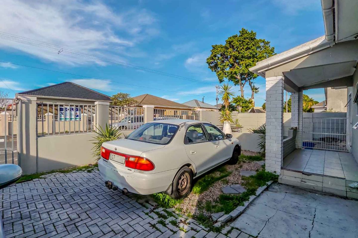 Fully Tenanted Investment Property | 8 Bedrooms | ±R40,000 p/m Rental Income | Prime Location - Photo 5