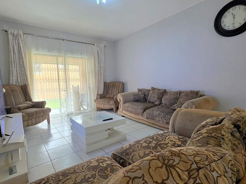 3 Bedroom Apartment / Flat for Sale in New Market Park - Photo 4