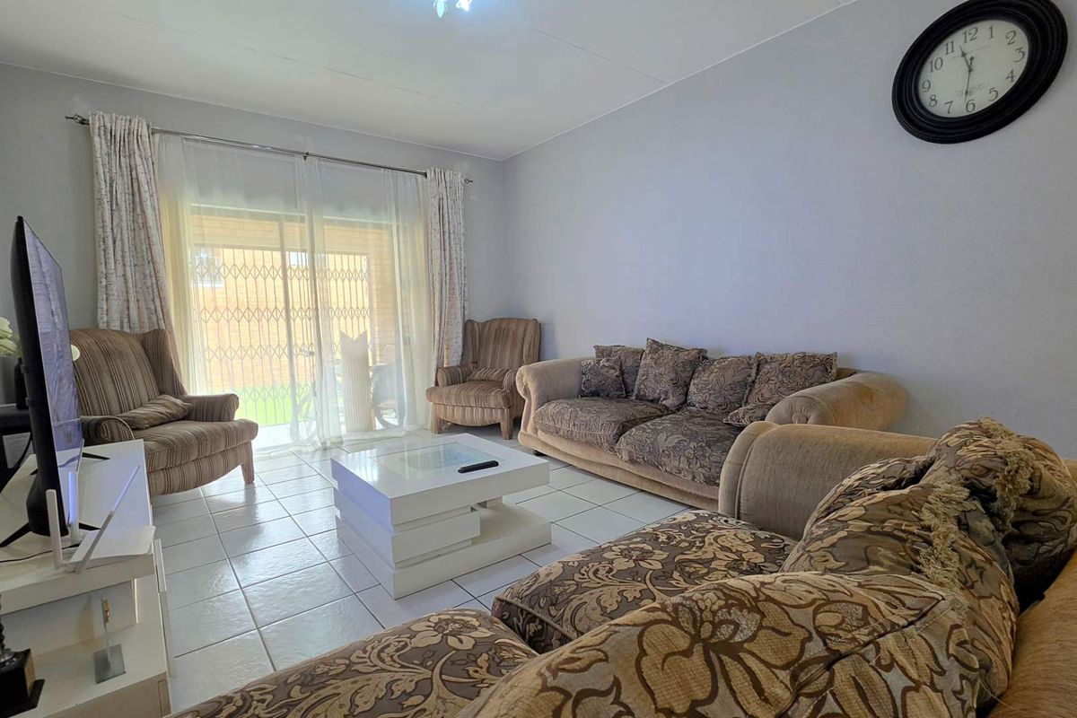 3 Bedroom Apartment / Flat for Sale in New Market Park - Photo 4