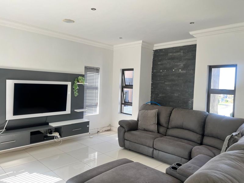 This might be too much space for a family that never hosts. - Photo 6