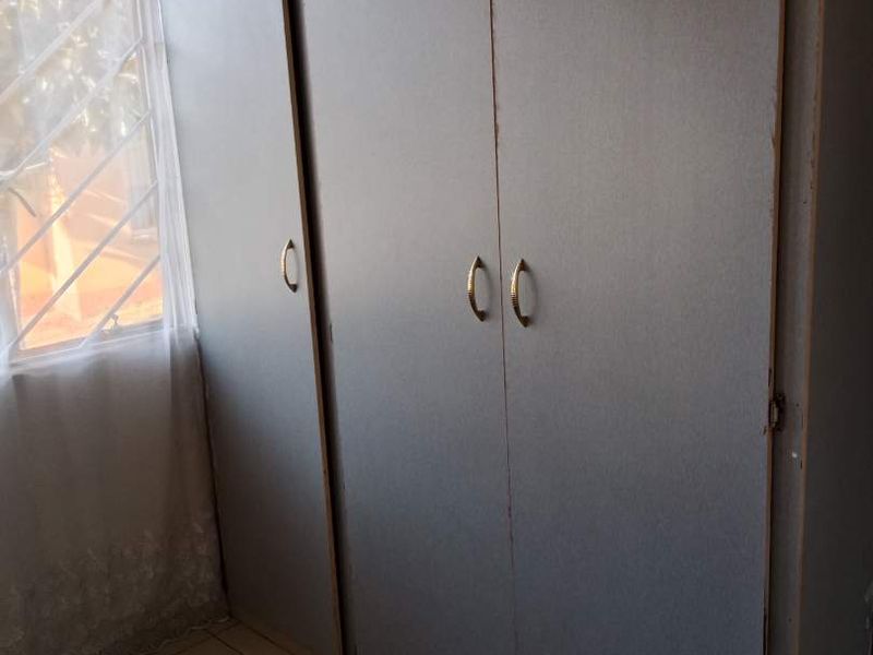 Two Bedroom 1 Bathroom Simplex To Let - Photo 7