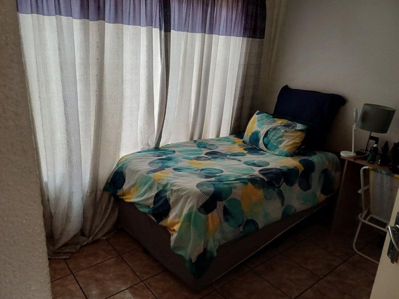 Neat And Spacious Simplex Townhouse in a Pet Friendly Complex - Photo 10