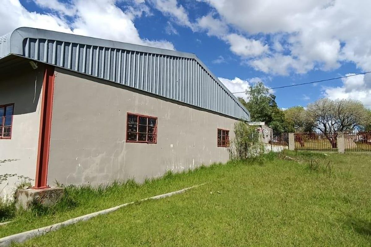 LARGE PROPARTY IDEAL FOR A ETREPRENEUR. NEXT TO FACTORY. - Photo 4