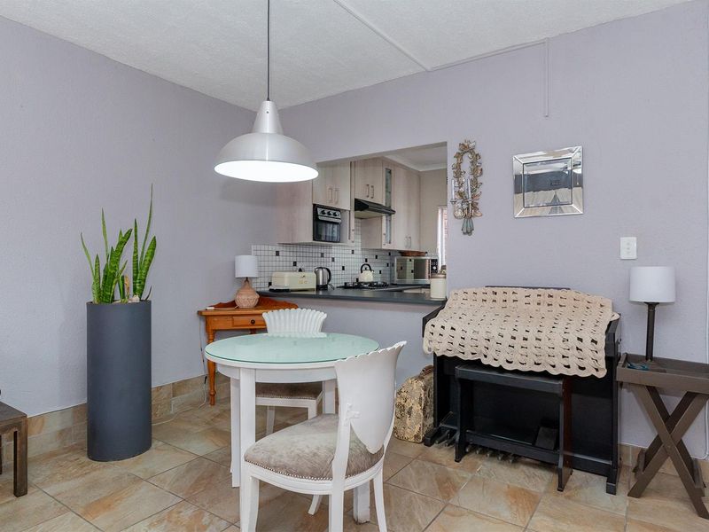 Perfect Lock-Up-and-Go 2-Bedroom Duplex in Norkem Park - Photo 4