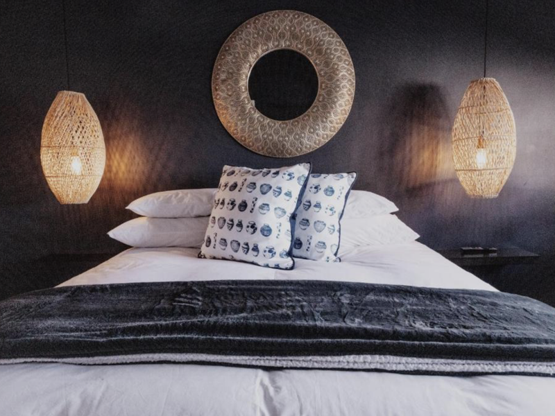 Beautifully Decorated Heritage Apartment with Private Jungle Garden. - Photo 10