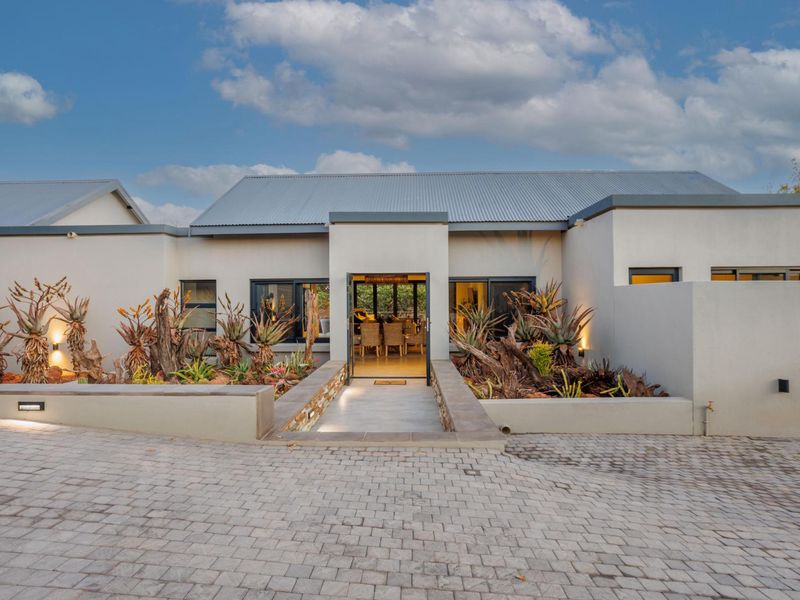 Ultra-Modern Home for Sale in Zandspruit - Photo 2