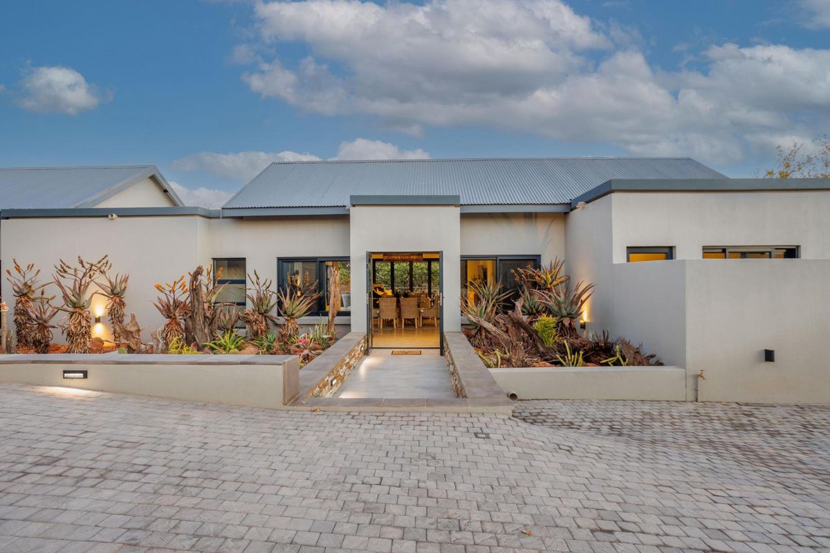 Ultra-Modern Home for Sale in Zandspruit - Photo 2