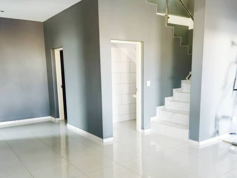 Modern 5 Bedroom Family Home for Sale in Swakopmund Ext 1 (Near NamPower) - Photo 7