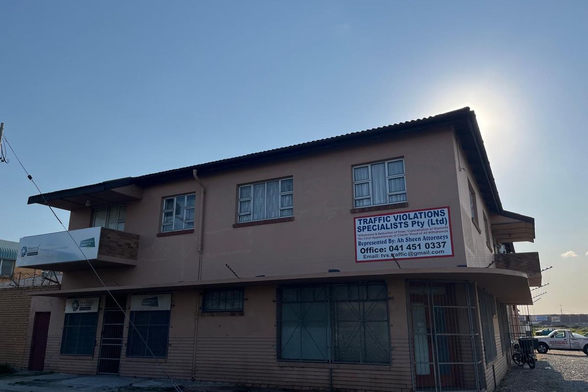 1 Spacious Flat to Rent in Sidwell - Photo 2