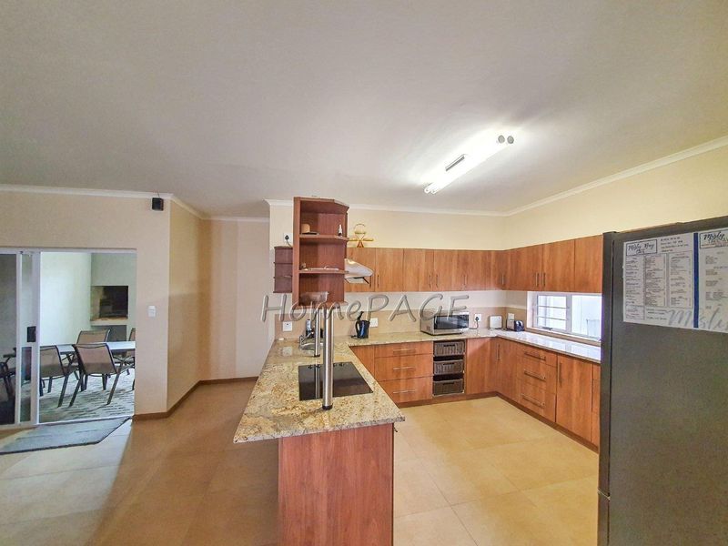 Ext 11, Henties Bay:  4 Bedr Entertainers dream is for Sale - Photo 10