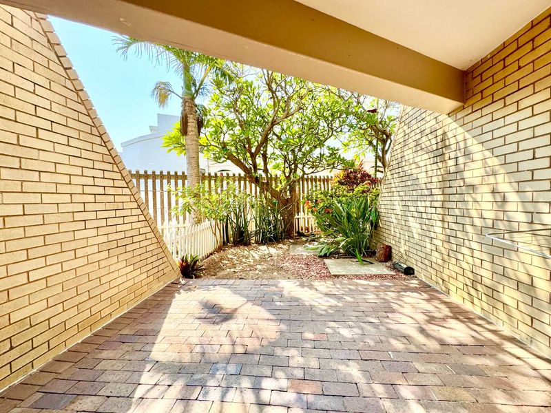 Hendra Estates - Stunning Triplex For Rent On Umhlanga Beach! - Photo 4