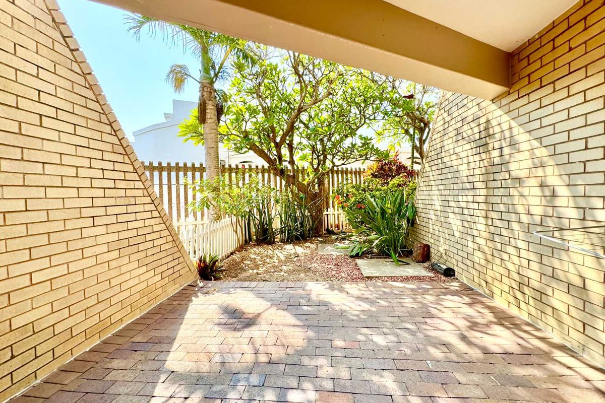 Hendra Estates - Stunning Triplex For Rent On Umhlanga Beach! - Photo 4
