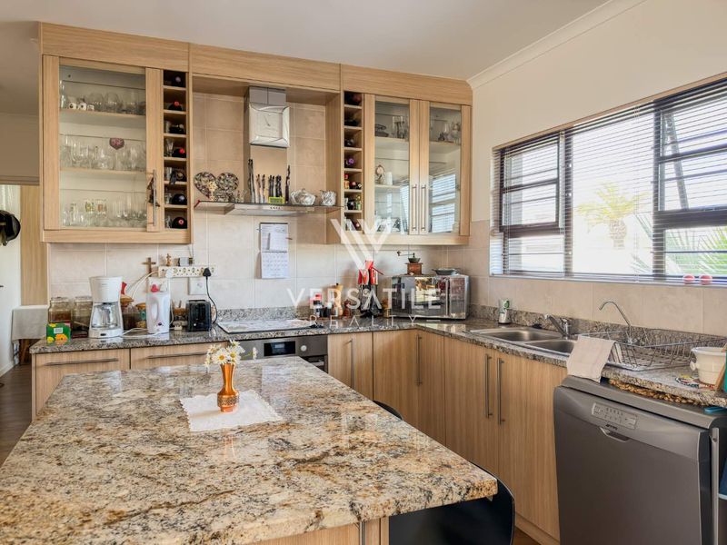 Hurry now! Your perfect townhouse retreat awaits. - Photo 2