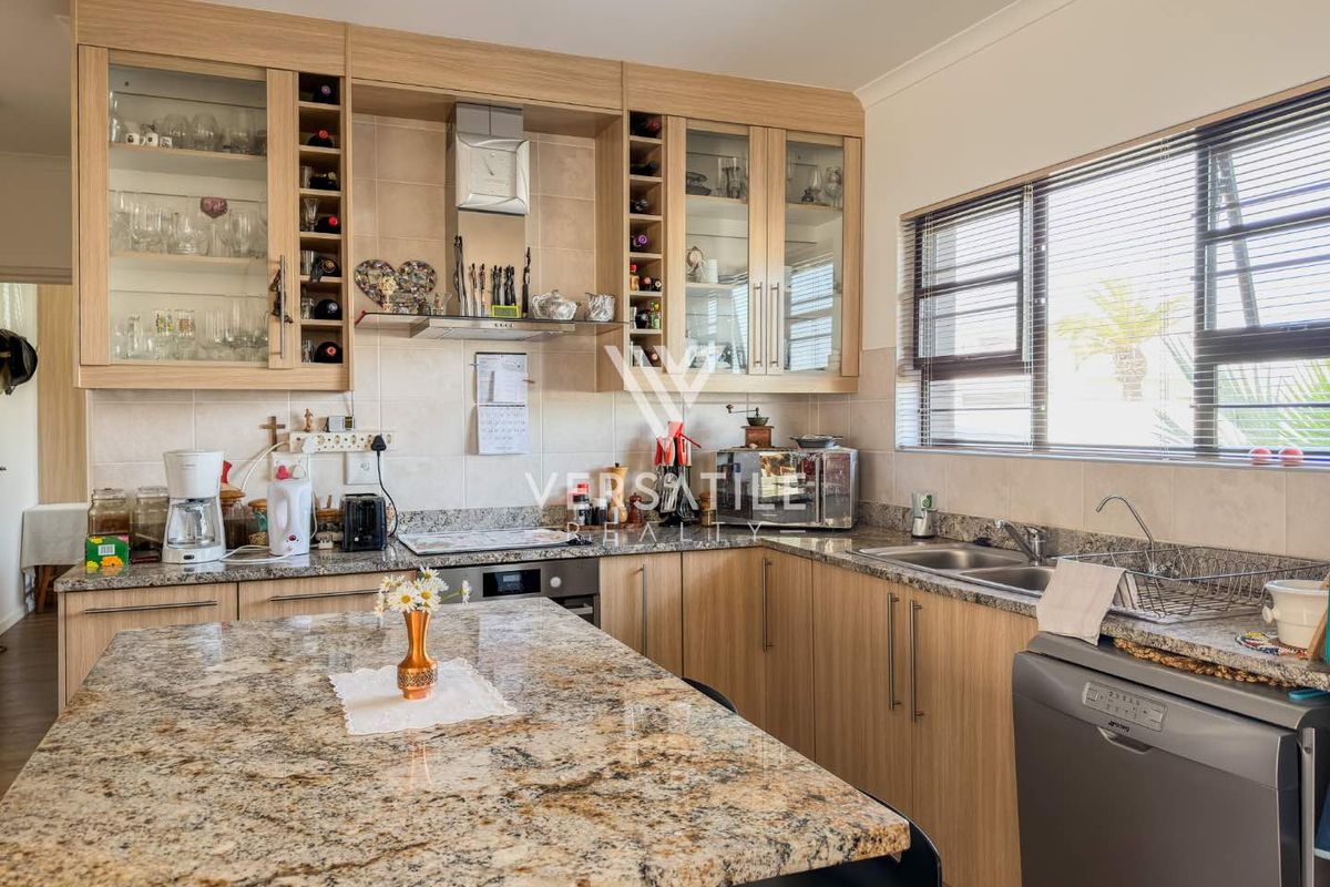 Hurry now! Your perfect townhouse retreat awaits. - Photo 2