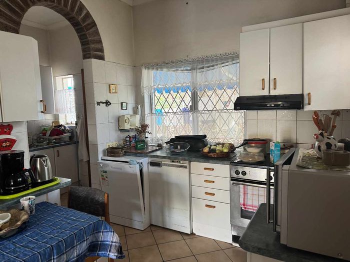 Property #2401791, House Pending Sale in Windhoek Central