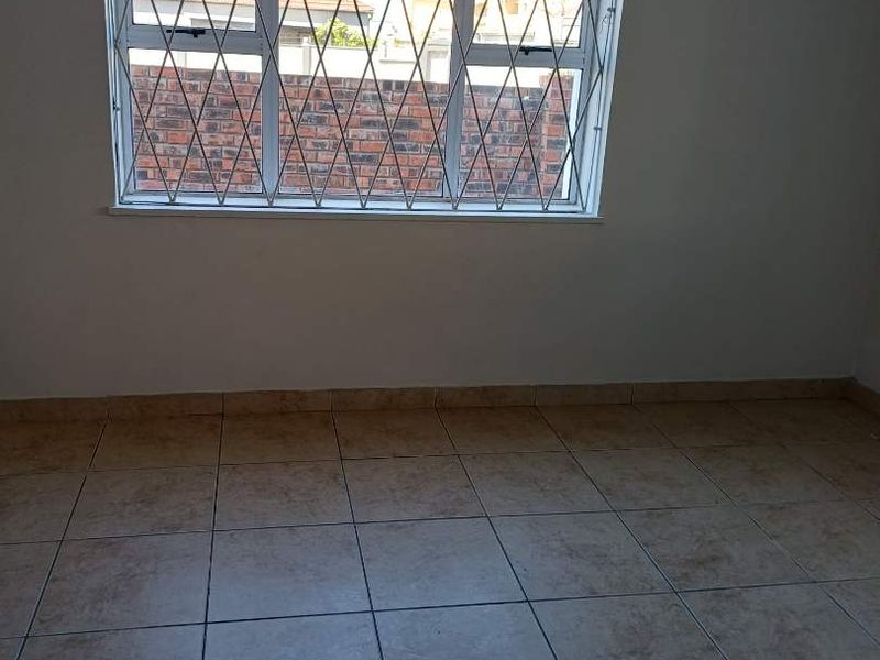 Spacious ground  floor unit. Great investor opportunity - Photo 4