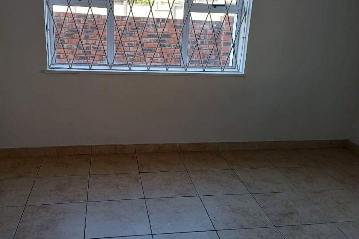 Spacious ground  floor unit. Great investor opportunity - Photo 4