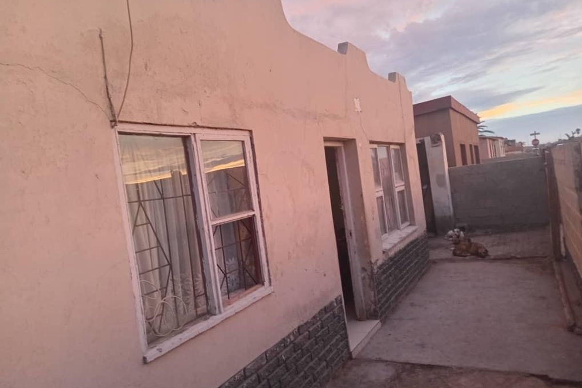 FOR SALE:3 bedrooms house for sale in,Kuisebmund, Walvis Bay, Selling price N$585000 cost included. - Photo 3