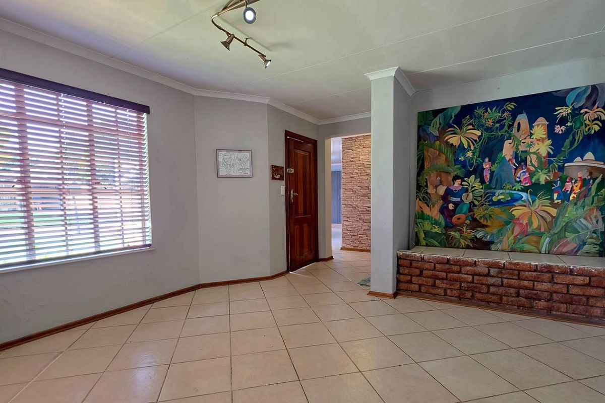 3 Bedroom House for Sale in Verwoerdpark - Photo 2