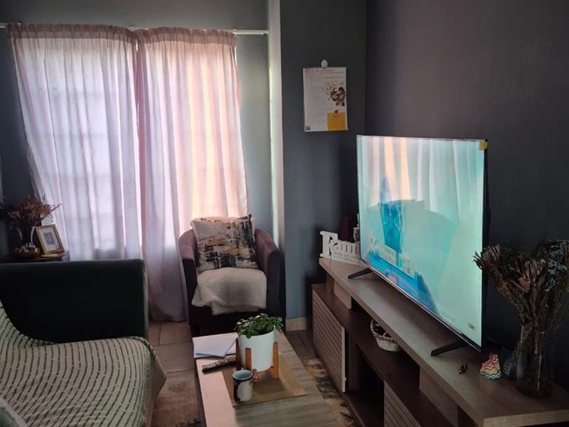 Upstairs neat apartment for Rent - Photo 5