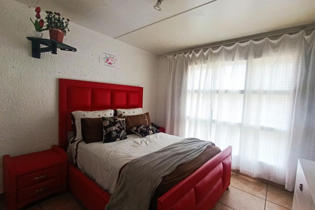 A perfect ground floor unit awaits you !!! - Photo 4