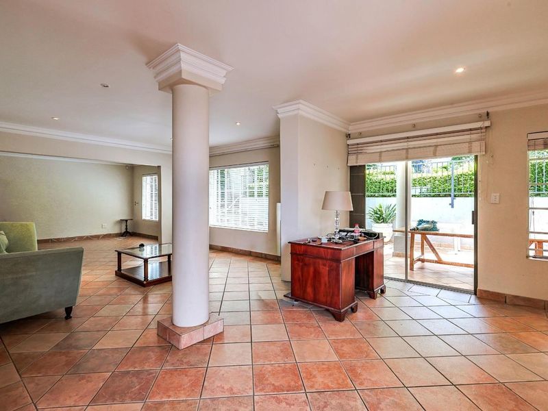 Timeless Elegance & Modern Luxury in an Exclusive Radcliffe Heights Enclave - Photo 6