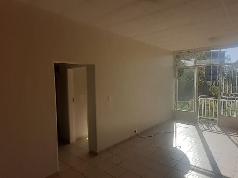 SPACIOUS 2 BEDROOM TO RENT - Photo 8