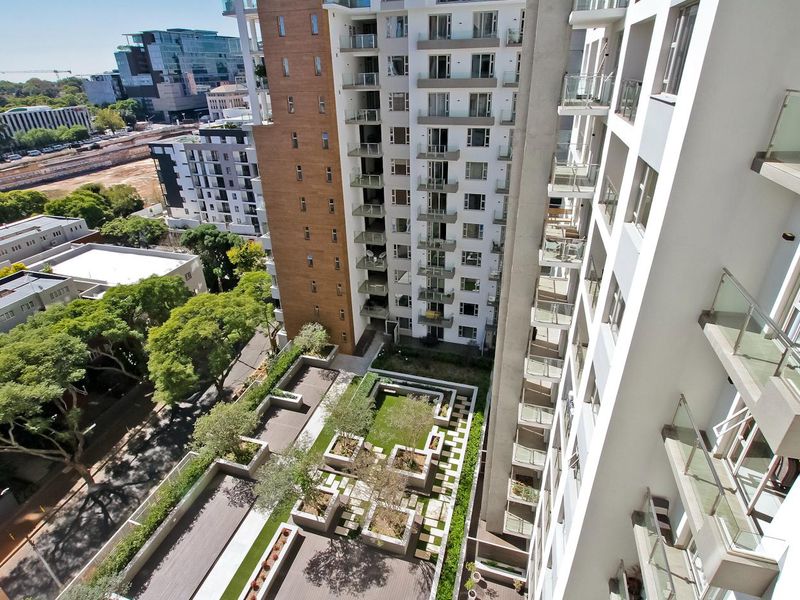 STUPENDOUS 2 BED ULTRA MODERN APARTMENT IN THE ICONIC TYRWHITT COMPLEX - Photo 9