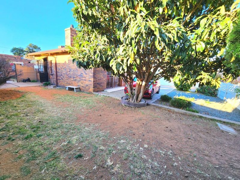 Spacious Home with Cottage and Excellent Investment Potential - Photo 3