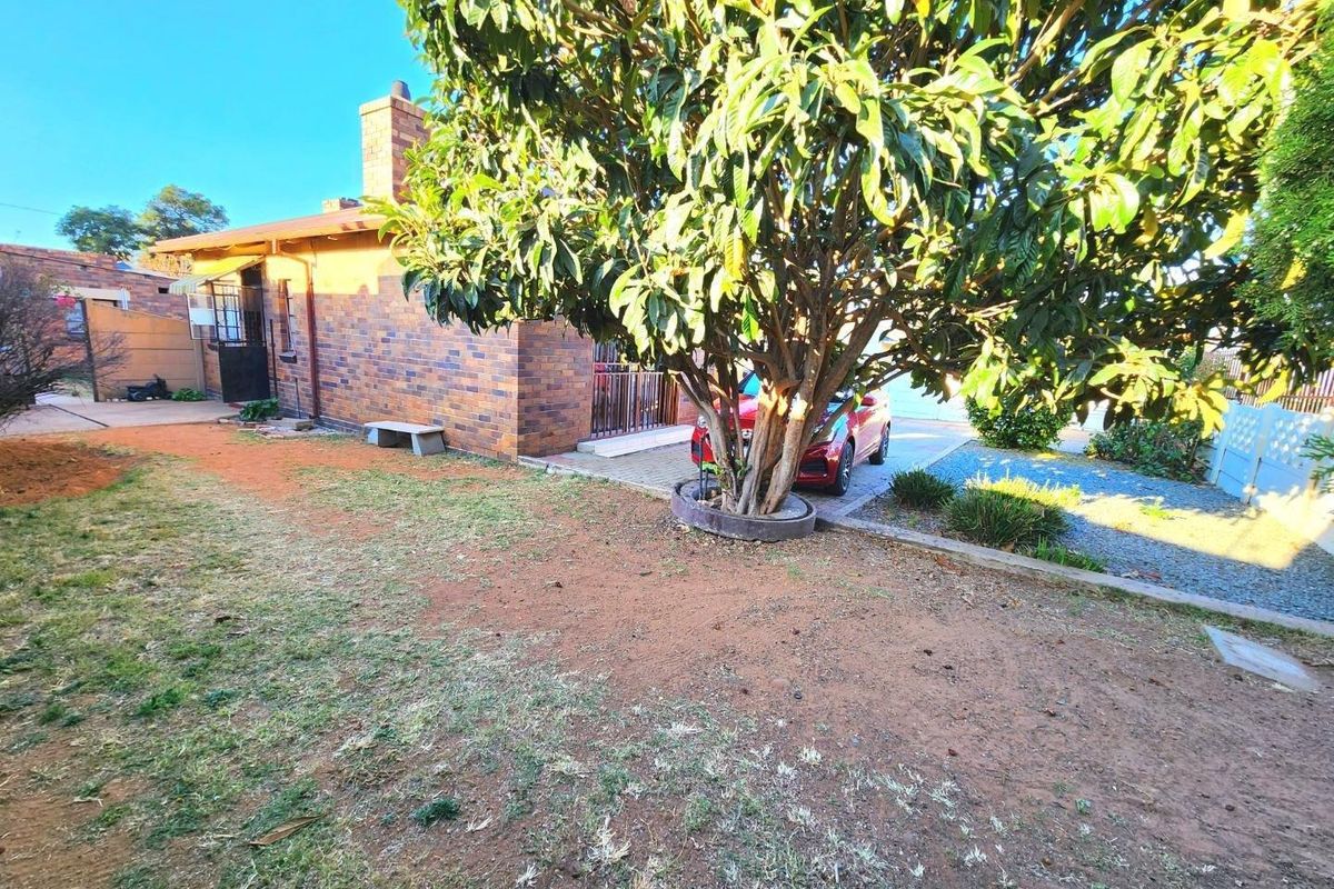 Spacious Home with Cottage and Excellent Investment Potential - Photo 3