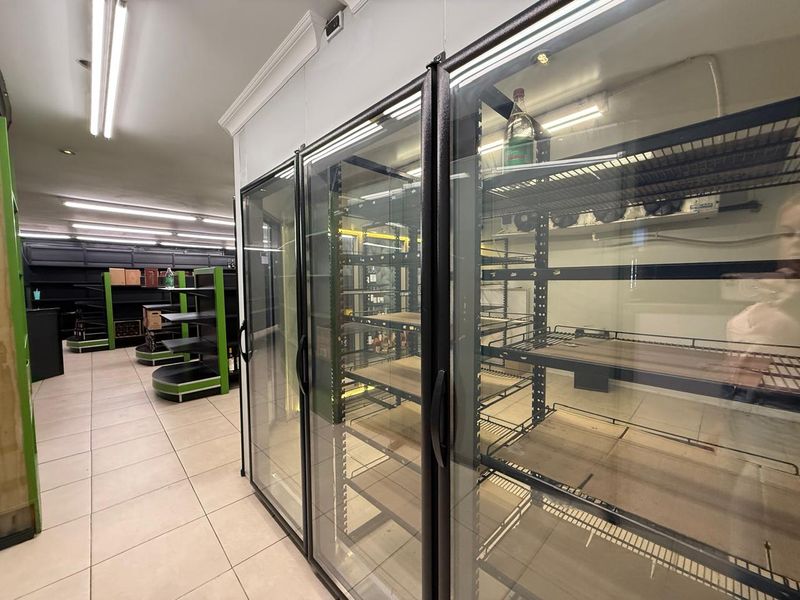 Prime Liquor Store Opportunity in The Parks Shopping Center, Parkwood - Photo 6