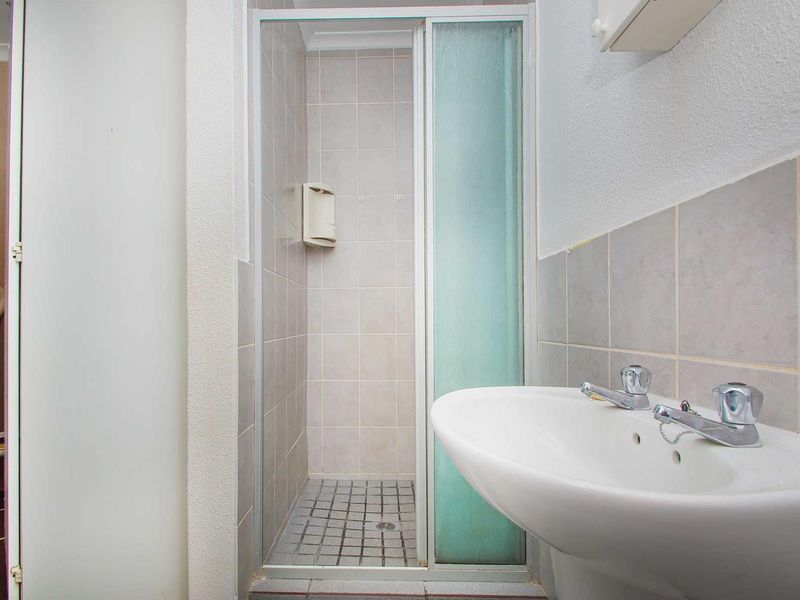 Low Maintenance,Spacious ,Priced to Sell. - Photo 10