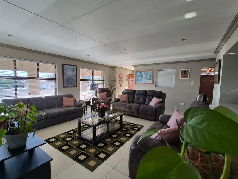 Lovely 3 bedroom home for sale in Reebok, Groot Brak River - Photo 9
