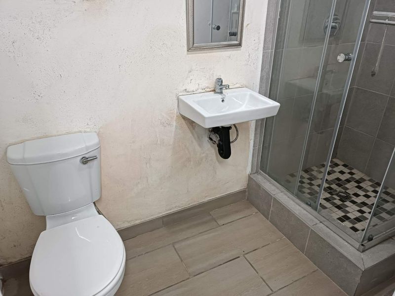 🌿 Modern Bachelor Flat to Rent in Pelham South – Ideal for a Single Professional | Available 1 August - Photo 3