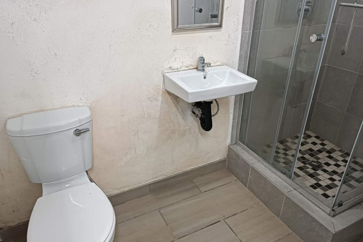 🌿 Modern Bachelor Flat to Rent in Pelham South – Ideal for a Single Professional | Available 1 August - Photo 3