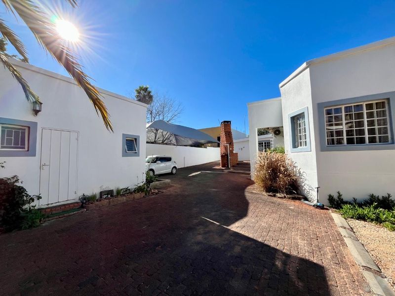 FOR SALE: Elegant Eros Property – Perfect for Medical Practice or Office Conversion - Photo 8