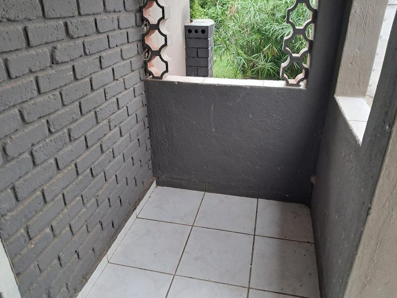 Pet Friendly Twobedroom house for rent - Photo 3