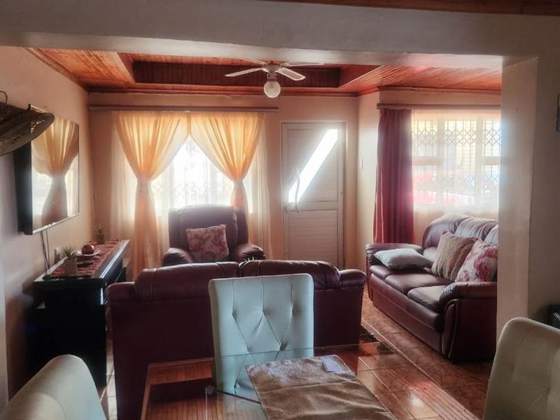 2 Bedroom House for Sale in Nyanga - Photo 4