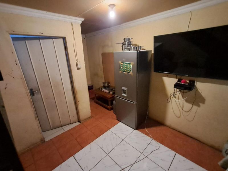 1 Bedroom RDP HOUSE In Olieven Ext 36 - Photo 7