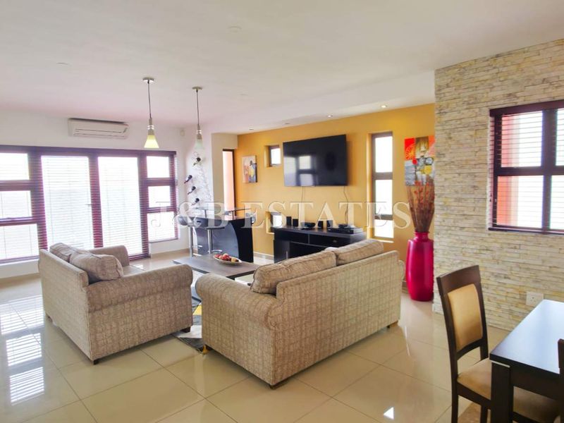 Beautiful Duplex In Prime Area - Photo 2
