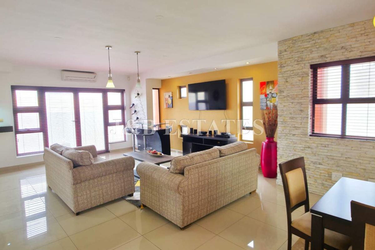 Beautiful Duplex In Prime Area - Photo 2