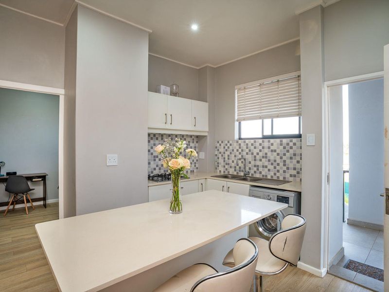 Hillcrest Central Living: Modern Apartment with Pool & Security - Photo 6