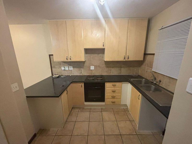 2 Bedroom ground unit in Mooikloof Ridge - Photo 7
