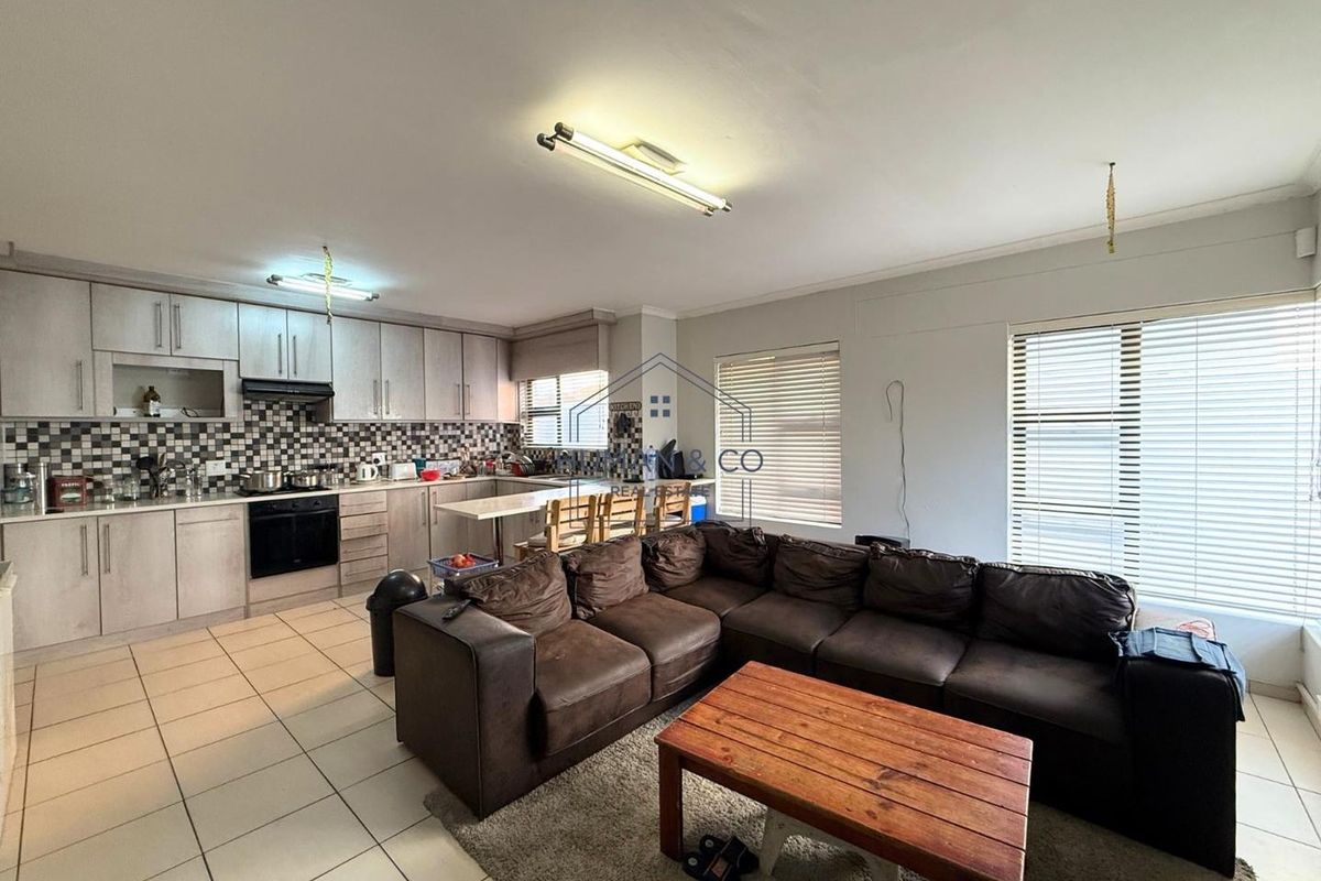 Ideal Starter Home in Fairway Estate - Photo 2