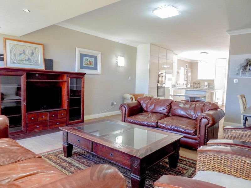 Fully Furnished Sea View Apartment For Sale in Central Swakopmund - Photo 10